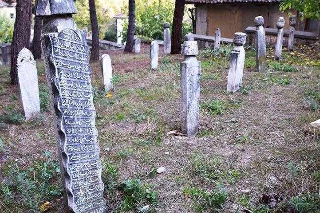 Taraklı’da tarihin izleri mezar taşları